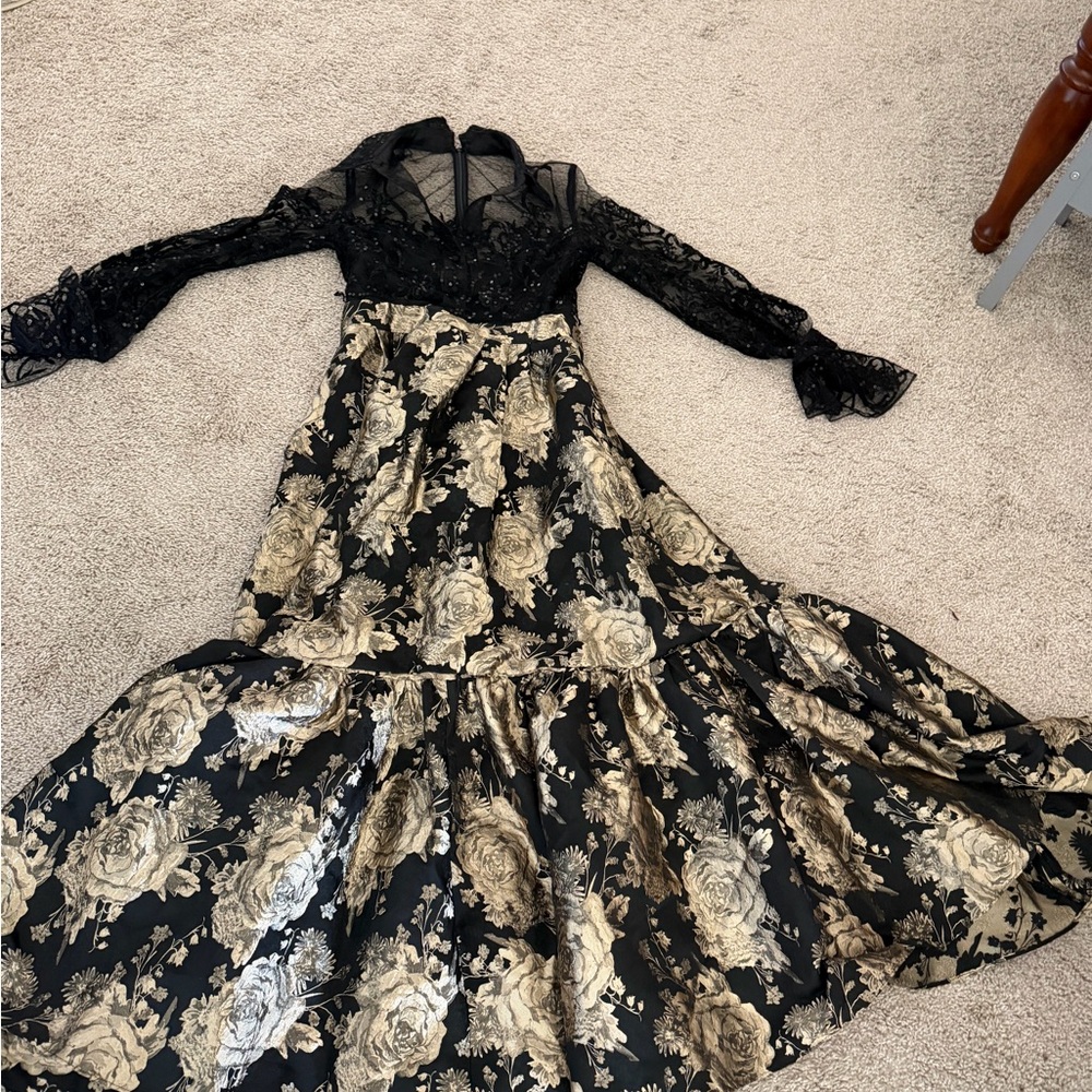 Badgley Mischka Black and Gold Long Sleeve Dress